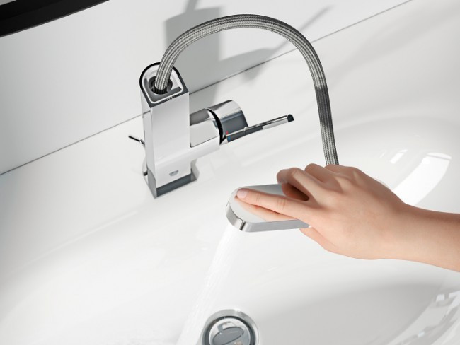 Grohe Plus bateria umywalkowa wysoka z korkiem z wyciąganą wylewką stal nierdzewna 23843DC3